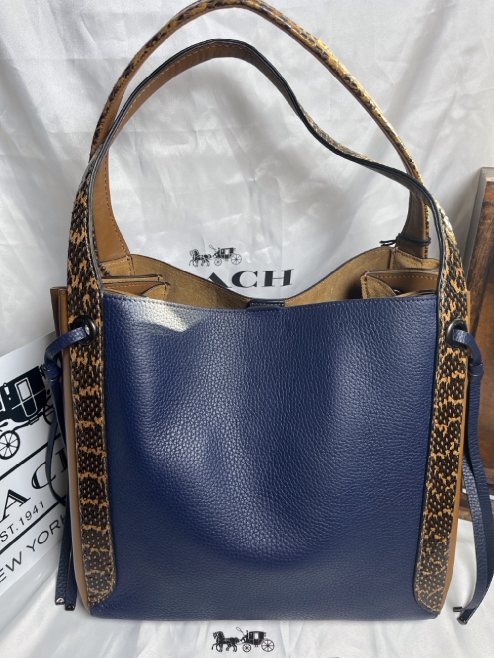 Coach 1941 Harmony Hobo - Picture 2 of 12